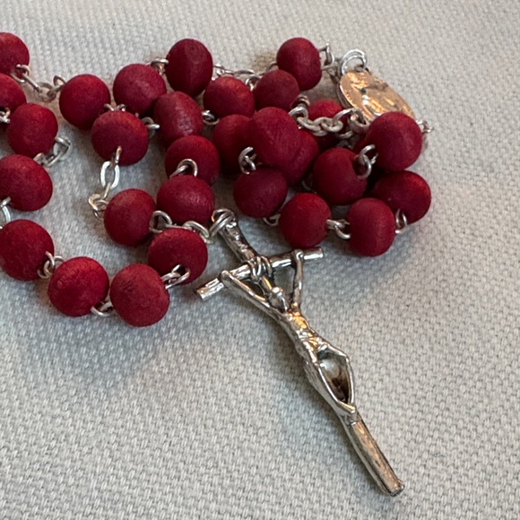 Rose Scented Wood Rosary with Pope Image Case - Picture 2 of 4